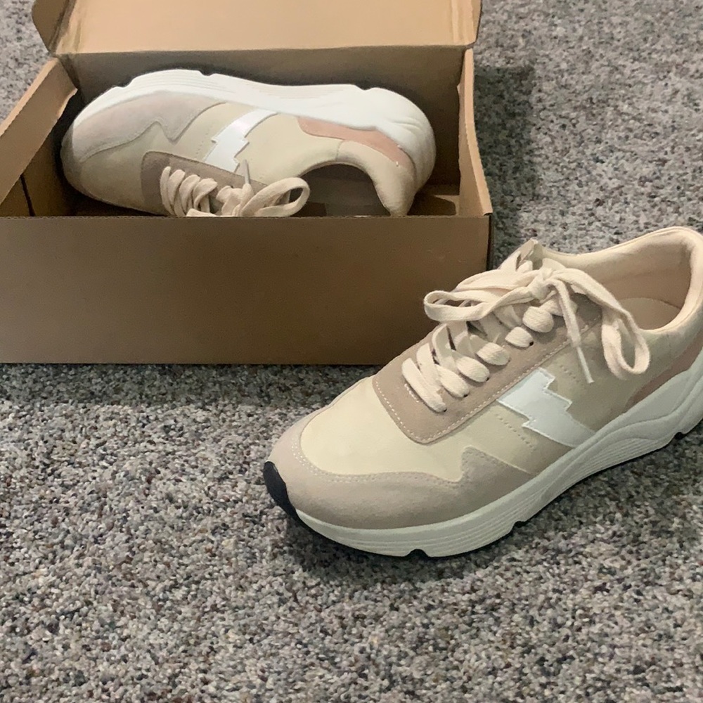 Vici shoes, size 6.5 but fit like size 7